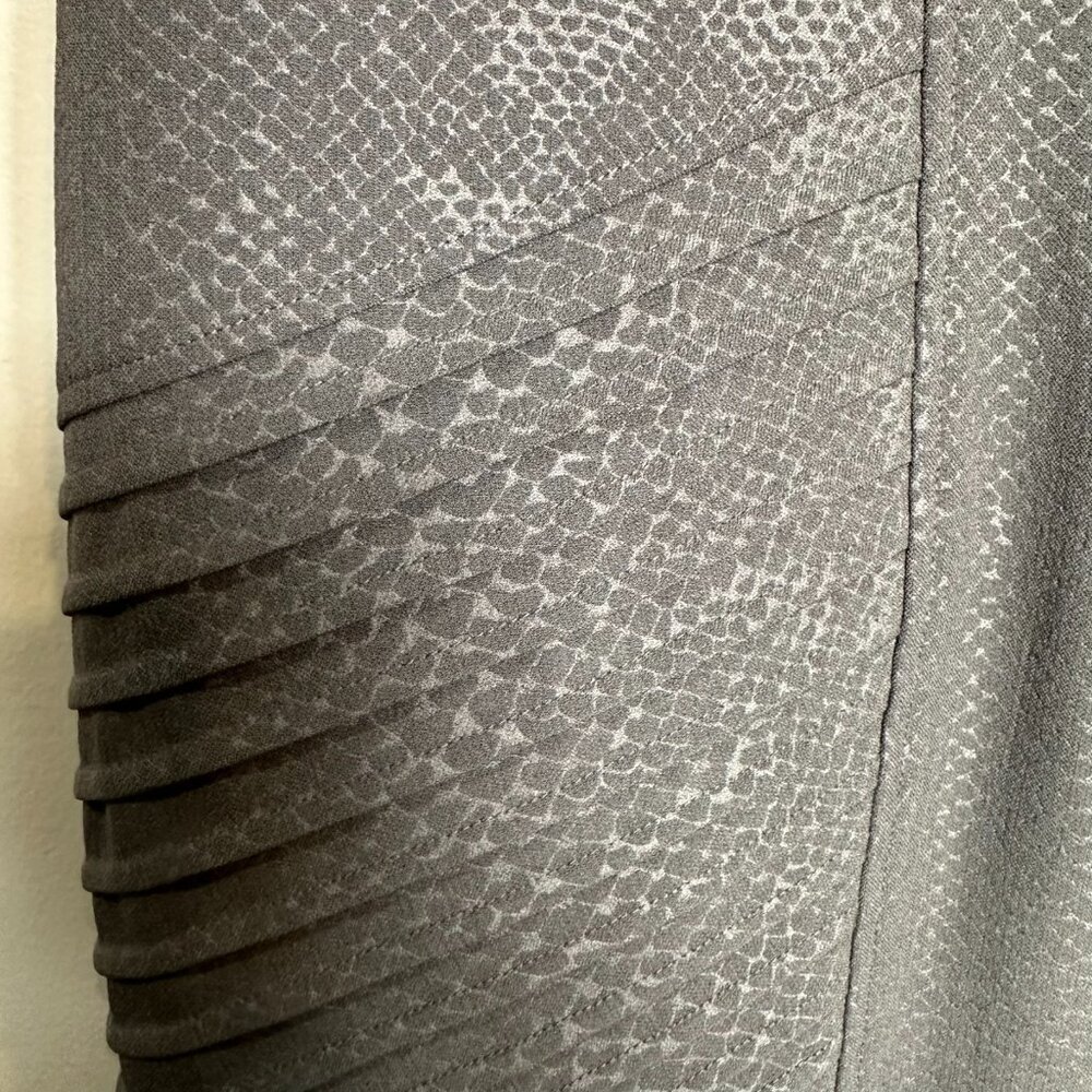Adrianna Papell Grey Sheath Dress Size 8P Snake Skin Party Event Work Office - Picture 3 of 9
